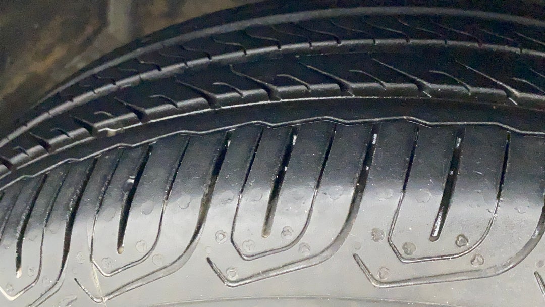 Right Front Tyre Tread