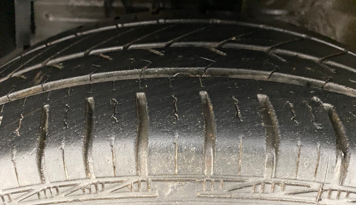 2017 Maruti Swift VDI ABS, Diesel, Manual, 31,960 km, Left Front Tyre Tread