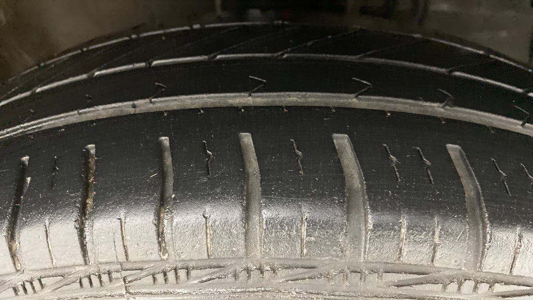 Right Front Tyre Tread