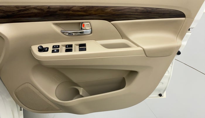 2019 Maruti Ertiga ZXI SMART HYBRID AT, Petrol, Automatic, 46,354 km, Driver Side Door Panels Control