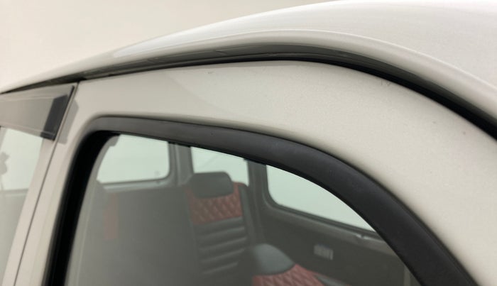 2020 Maruti Eeco 5 STR CNG WITH AC PLUSHTR, CNG, Manual, 29,492 km, Driver-side door - Door visor damaged
