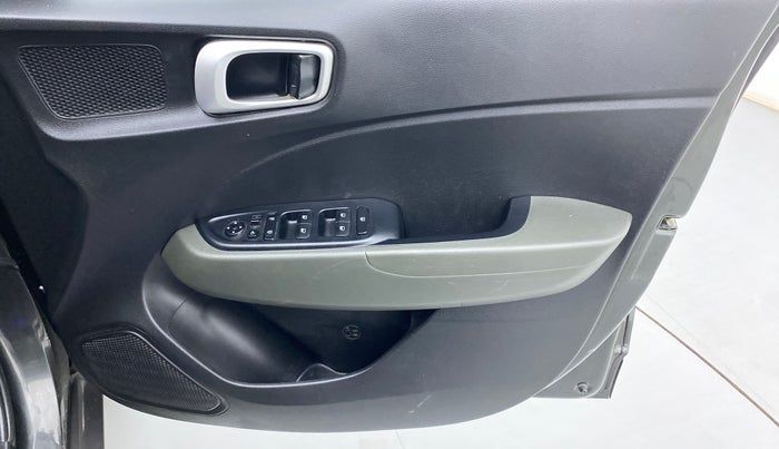 2020 Hyundai VENUE SX 1.0 TURBO, Petrol, Manual, 38,473 km, Driver Side Door Panels Control