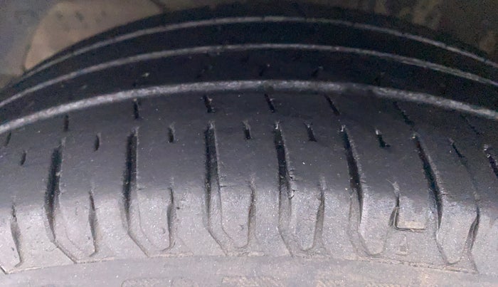 2018 Maruti Dzire ZXI, Petrol, Manual, 69,891 km, Left Front Tyre Tread