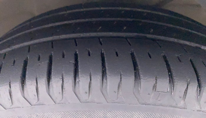 2018 Maruti Dzire ZXI, Petrol, Manual, 69,891 km, Right Front Tyre Tread