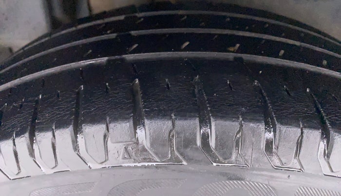 2018 Maruti Dzire ZXI, Petrol, Manual, 69,891 km, Right Rear Tyre Tread