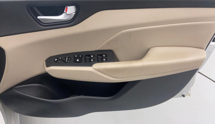 2017 Hyundai Verna 1.6 SX (O) CRDI MT, Diesel, Manual, 43,660 km, Driver Side Door Panels Control
