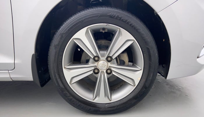 2017 Hyundai Verna 1.6 SX (O) CRDI MT, Diesel, Manual, 43,660 km, Right Front Wheel