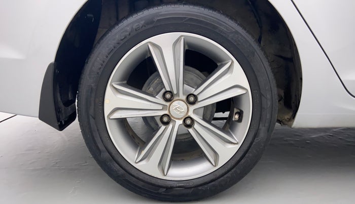 2017 Hyundai Verna 1.6 SX (O) CRDI MT, Diesel, Manual, 43,660 km, Right Rear Wheel