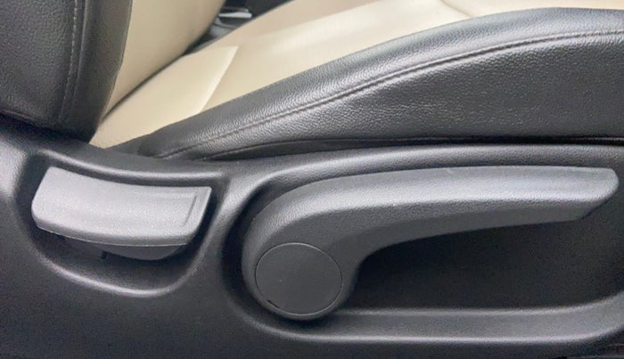 2017 Hyundai Verna 1.6 SX (O) CRDI MT, Diesel, Manual, 43,660 km, Driver Side Adjustment Panel