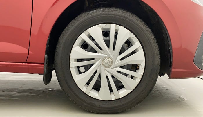 2022 Volkswagen VIRTUS COMFORTLINE TSI 1.0 MT, Petrol, Manual, 26,431 km, Right Front Wheel