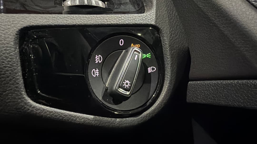 2020 Volkswagen Golf 110 Tsi Highline, Automatic, 82762 km, Utility Switches/Buttons