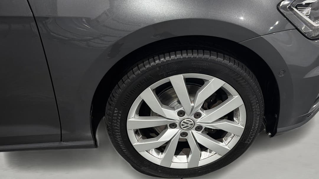 2020 Volkswagen Golf 110 Tsi Highline, Automatic, 82762 km, Right Front Wheel