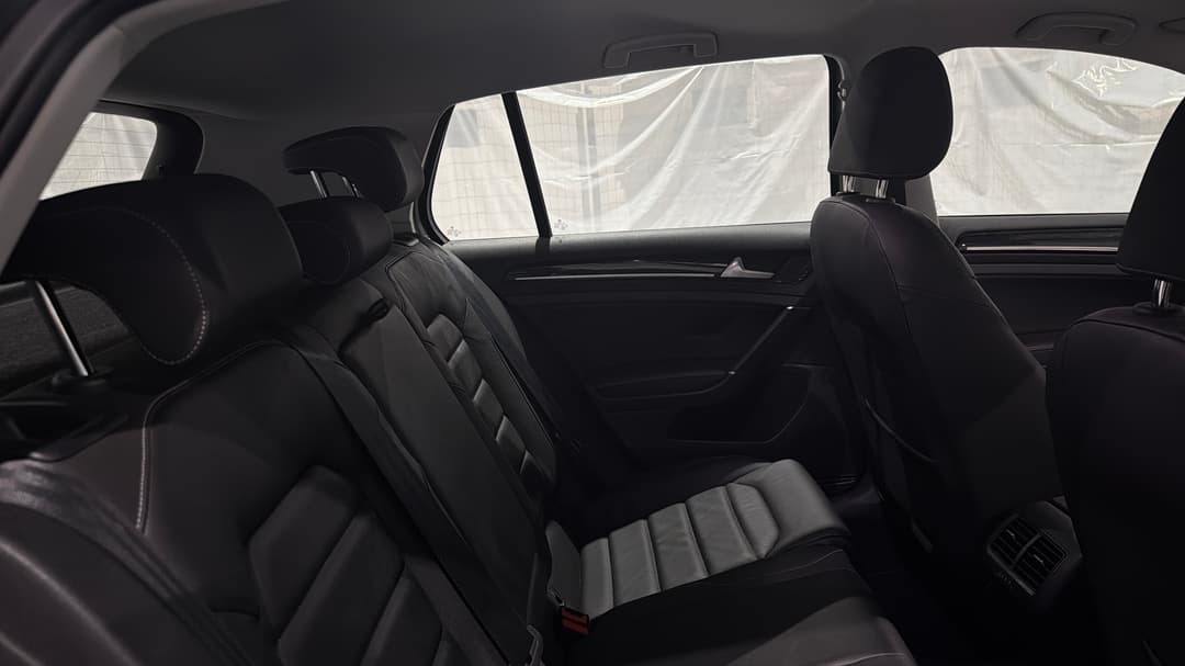 2020 Volkswagen Golf 110 Tsi Highline, Automatic, 82762 km, Right Side Rear Door Cabin View