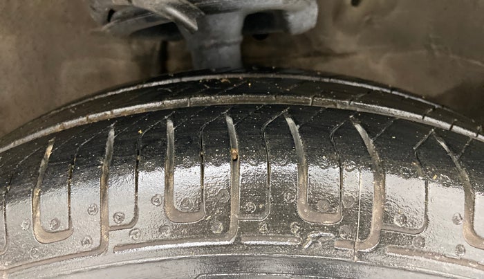 2014 Maruti Ritz LXI, Petrol, Manual, 97,001 km, Right Front Tyre Tread