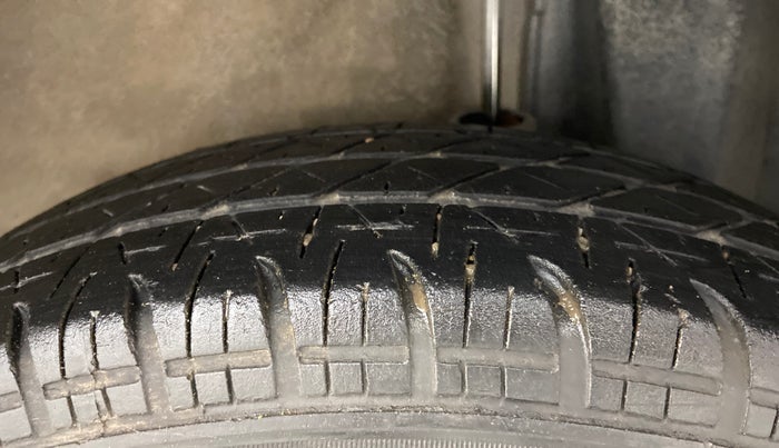 2014 Maruti Ritz LXI, Petrol, Manual, 97,001 km, Left Rear Tyre Tread