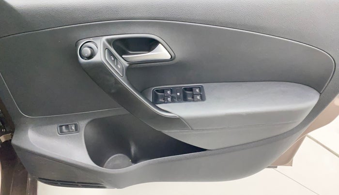 2015 Volkswagen Vento COMFORTLINE 1.5 AT, Diesel, Automatic, 99,094 km, Driver Side Door Panels Control