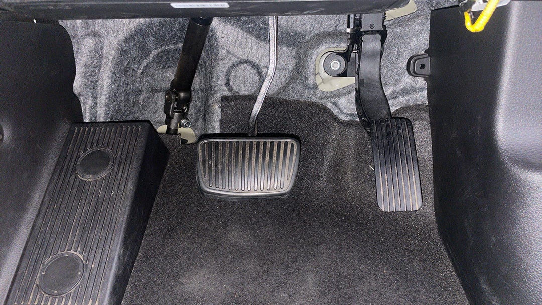 2024 Kia Carnival S, Automatic, 46354 km, Pedals and Footmat