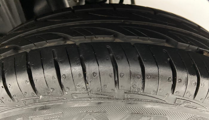 2018 Maruti Alto 800 LXI, Petrol, Manual, 2,472 km, Left Rear Tyre Tread