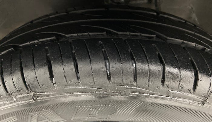 2018 Maruti Alto 800 LXI, Petrol, Manual, 2,472 km, Left Front Tyre Tread