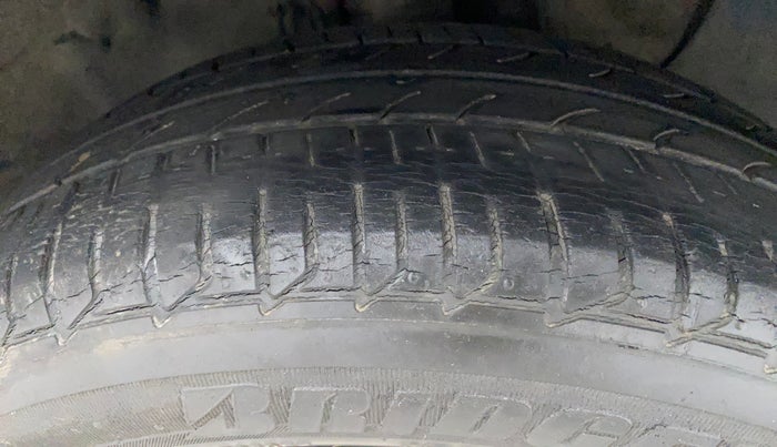 2016 Hyundai Elite i20 ASTA 1.2 (O), Petrol, Manual, 40,292 km, Right Front Tyre Tread