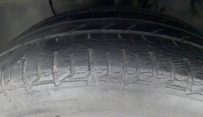 2016 Hyundai Elite i20 ASTA 1.2 (O), Petrol, Manual, 40,292 km, Left Front Tyre Tread