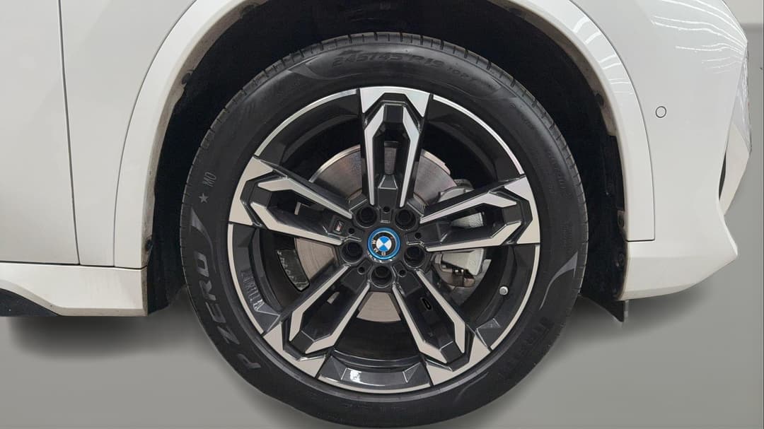 2023 BMW Ix1 xDrive30 M Sport, Automatic, 28092 km, Right Front Wheel