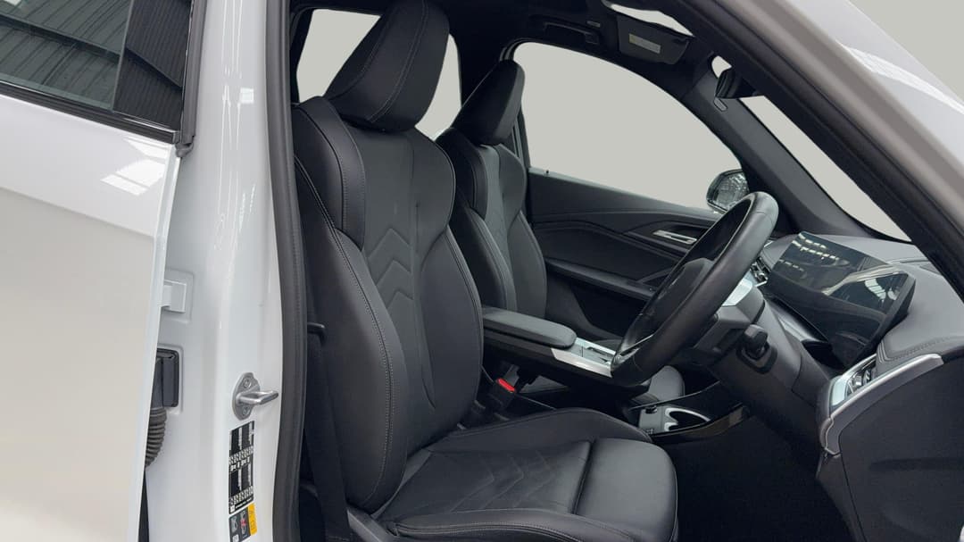2023 BMW Ix1 xDrive30 M Sport, Automatic, 28092 km, Right Side Front Door Cabin View