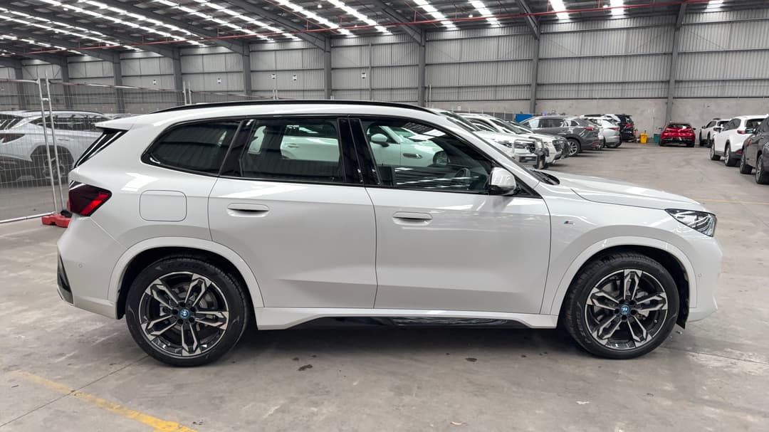 2023 BMW Ix1 xDrive30 M Sport, Automatic, 28092 km, Right Side View