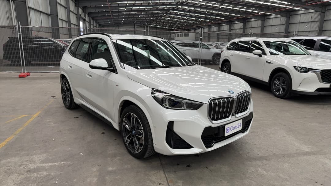 2023 BMW Ix1 xDrive30 M Sport, Automatic, 28092 km, Right Front Diagonal (45- Degree) View