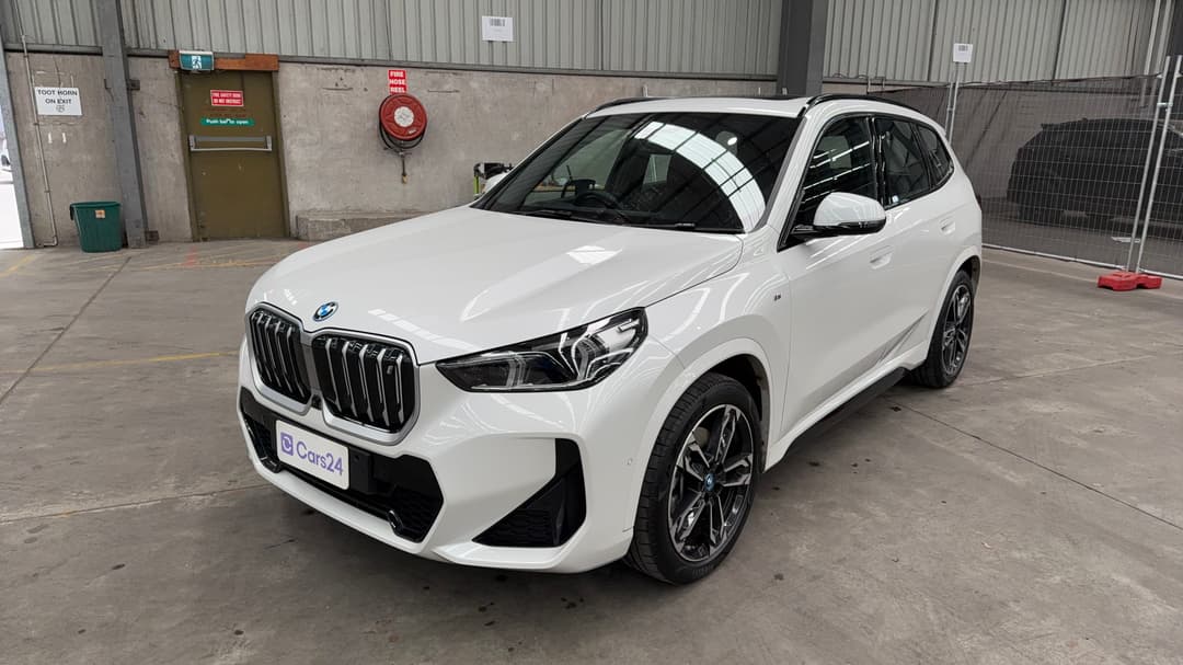 2023 BMW Ix1 xDrive30 M Sport, Automatic, 28092 km, Left Front Diagonal (45- Degree) View
