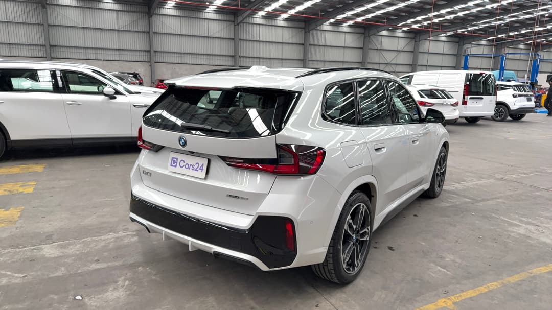 2023 BMW Ix1 xDrive30 M Sport, Automatic, 28092 km, Right Back Diagonal (45- Degree) View