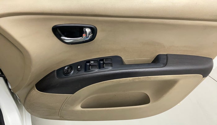 2011 Hyundai i10 MAGNA 1.2, Petrol, Manual, 33,230 km, Driver Side Door Panels Control