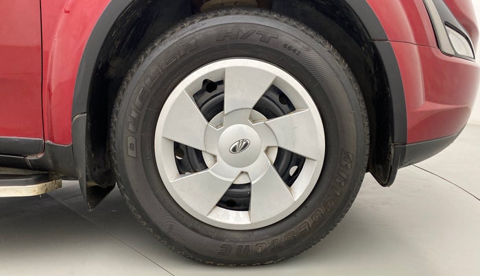 2019 Mahindra XUV500 W7, Diesel, Manual, 31,147 km, Right Front Wheel