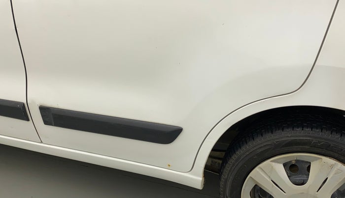 2016 Maruti Wagon R 1.0 VXI, CNG, Manual, 61,363 km, Rear left door - Slightly dented