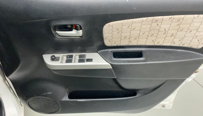 2016 Maruti Wagon R 1.0 VXI, CNG, Manual, 61,363 km, Driver Side Door Panels Control
