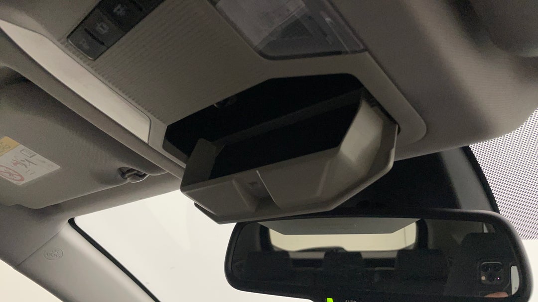 On-Roof Controls/Sunglass holder