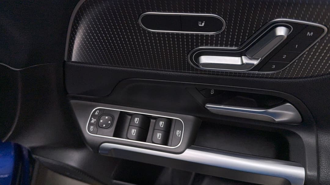 2020 Mercedes-benz Glb 200, Automatic, 49137 km, Drivers Side Door Panel Controls