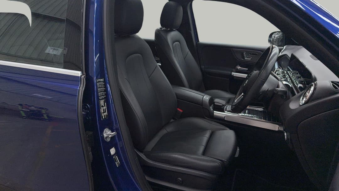 2020 Mercedes-benz Glb 200, Automatic, 49137 km, Right Side Front Door Cabin View
