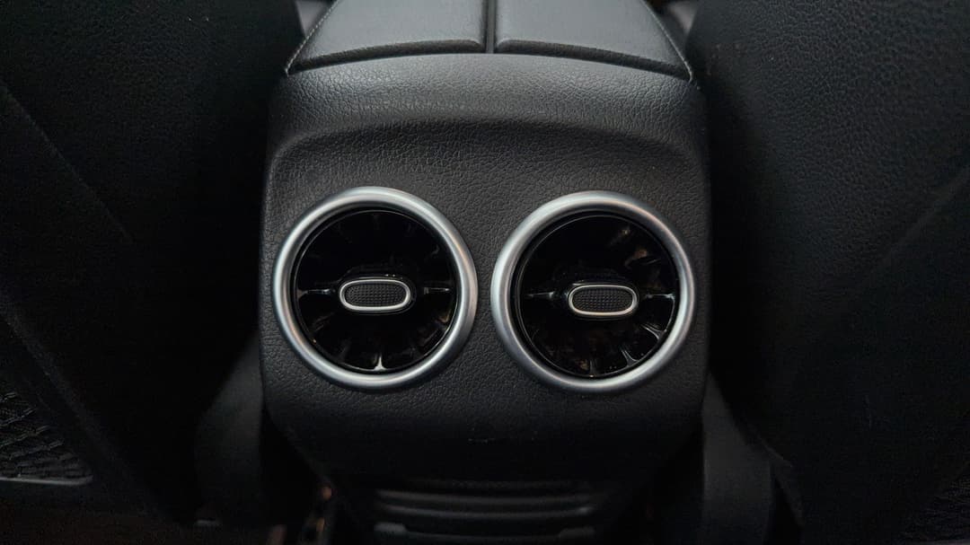 2020 Mercedes-benz Glb 200, Automatic, 49137 km, Rear A/C Vent
