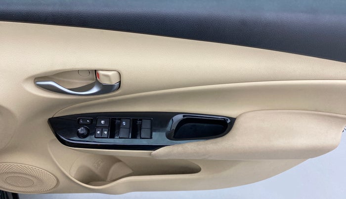 2018 Toyota YARIS V CVT, Petrol, Automatic, 23,418 km, Driver Side Door Panels Control