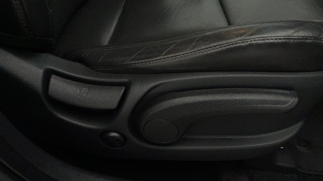 2020 Hyundai Tucson Active X (AWD), Automatic, 83070 km, Drivers Side Adjustment Panel