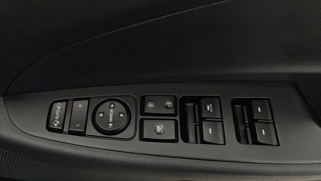 2020 Hyundai Tucson Active X (AWD), Automatic, 83070 km, Drivers Side Door Panel Controls