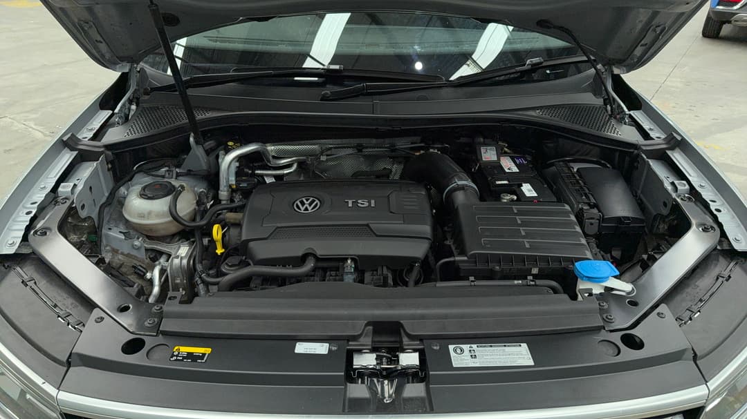 2017 Volkswagen Tiguan 162 Tsi Highline, Automatic, 74722 km, Open Bonnet (Engine)