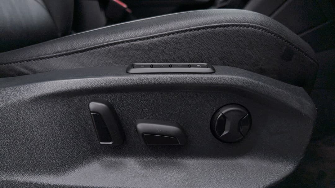 2017 Volkswagen Tiguan 162 Tsi Highline, Automatic, 74722 km, Drivers Side Adjustment Panel