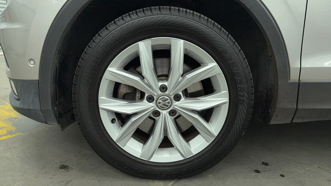 2017 Volkswagen Tiguan 162 Tsi Highline, Automatic, 74722 km, Left Front Wheel