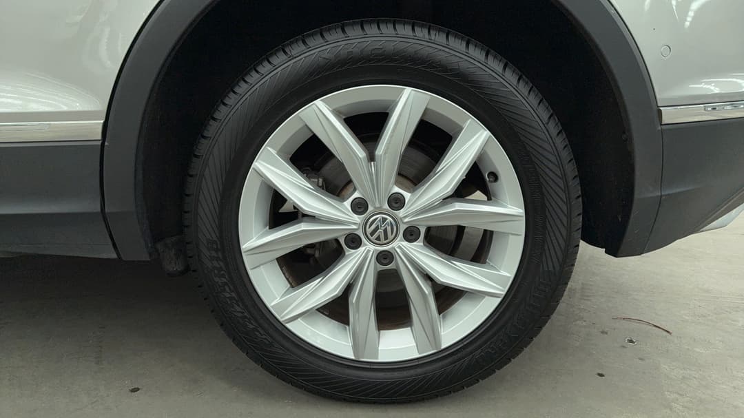 2017 Volkswagen Tiguan 162 Tsi Highline, Automatic, 74722 km, Left Rear Wheel