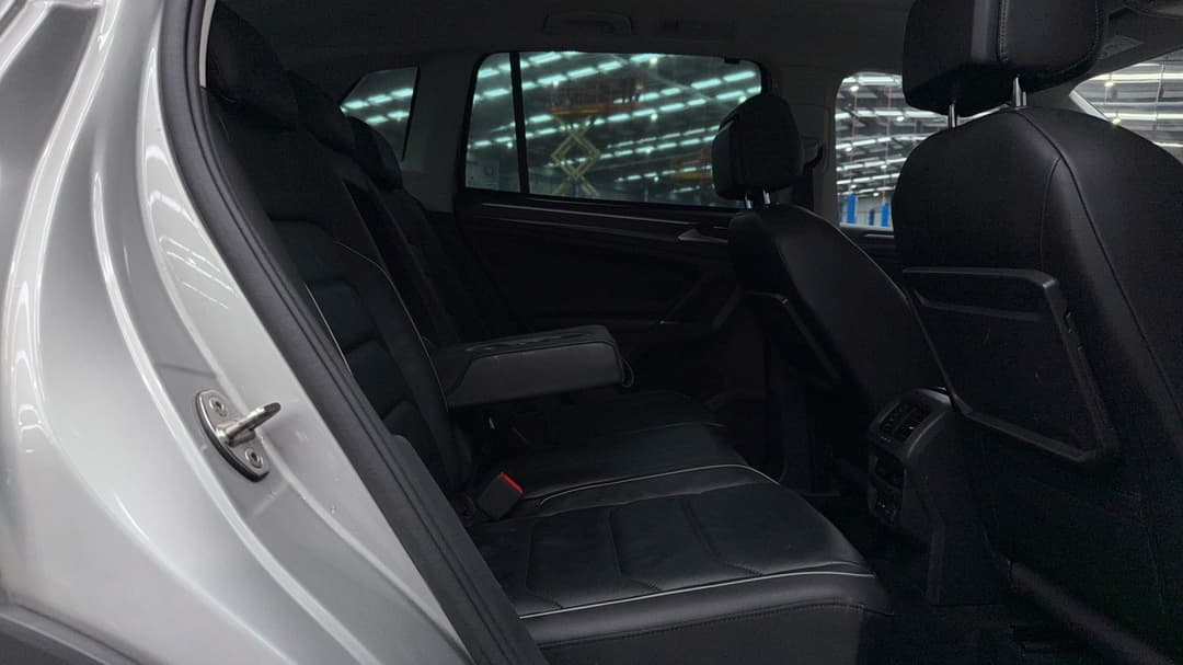 2017 Volkswagen Tiguan 162 Tsi Highline, Automatic, 74722 km, Right Side Rear Door Cabin View