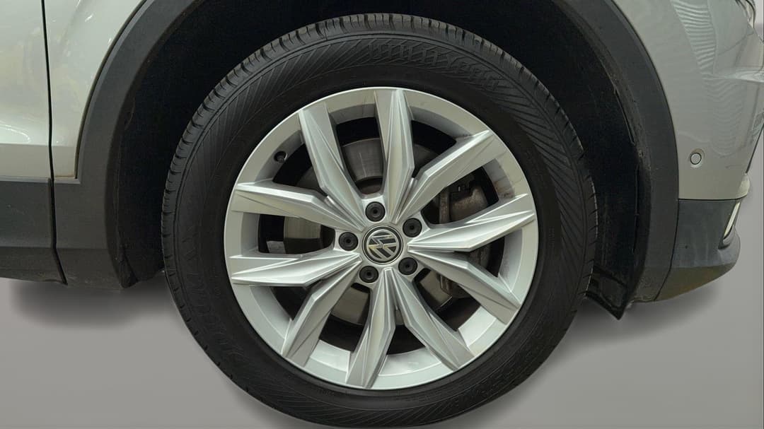 2017 Volkswagen Tiguan 162 Tsi Highline, Automatic, 74722 km, Right Front Wheel
