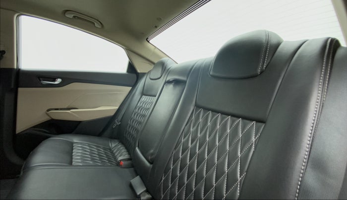 2018 Hyundai Verna 1.6 CRDI SX + AT, Diesel, Automatic, 58,824 km, Right Side Rear Door Cabin