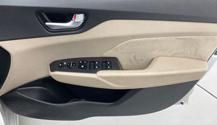 2018 Hyundai Verna 1.6 CRDI SX + AT, Diesel, Automatic, 58,824 km, Driver Side Door Panels Control